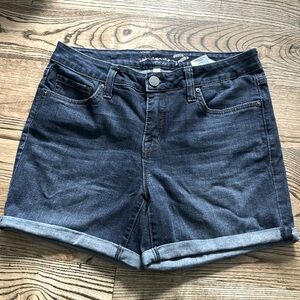 Women’s Seven7 cuffed Jean shorts size 4